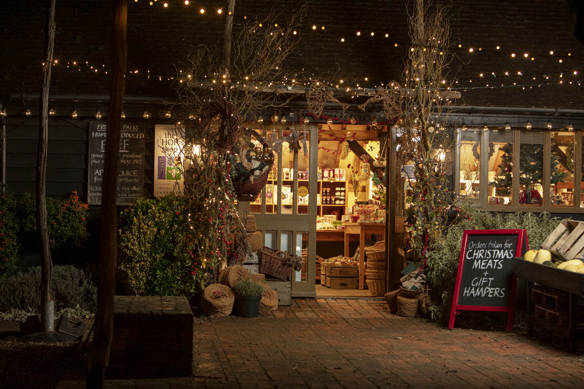 Late-Night Christmas Shopping Evening 2025