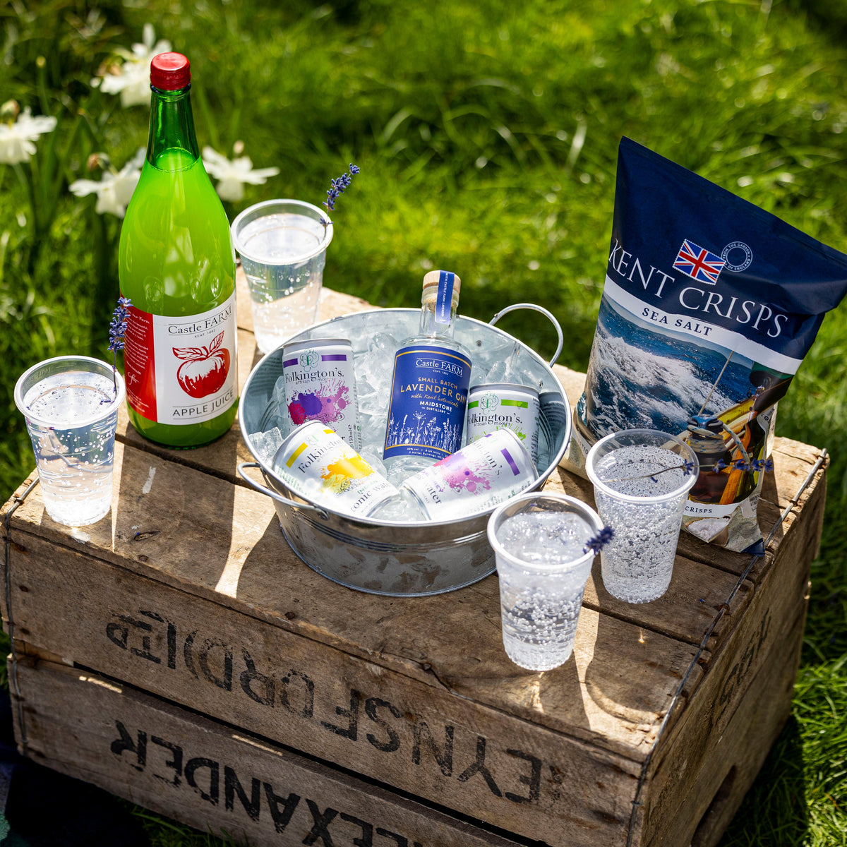 LAVENDER PICNIC GIFT VOUCHER FOR 4 ADULTS WITH LAVENDER GIN