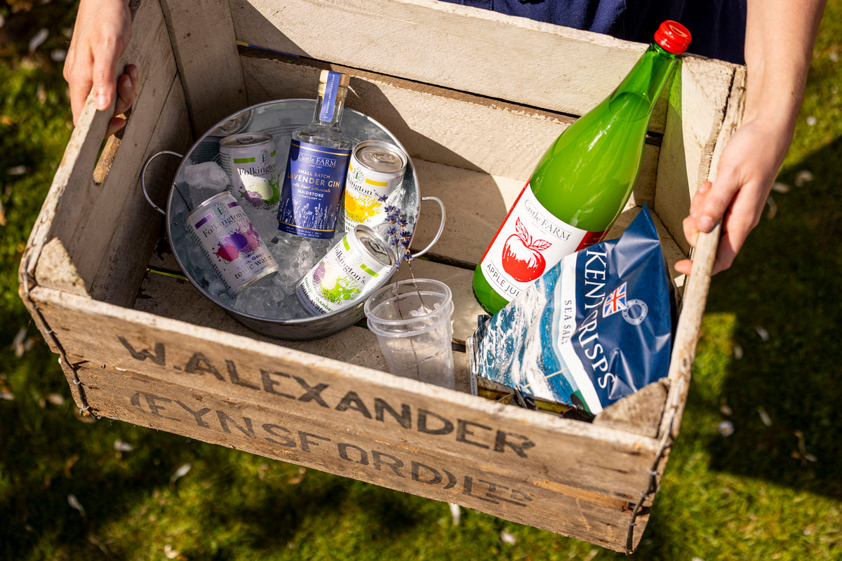 LAVENDER PICNIC GIFT VOUCHER FOR 4 ADULTS WITH LAVENDER GIN